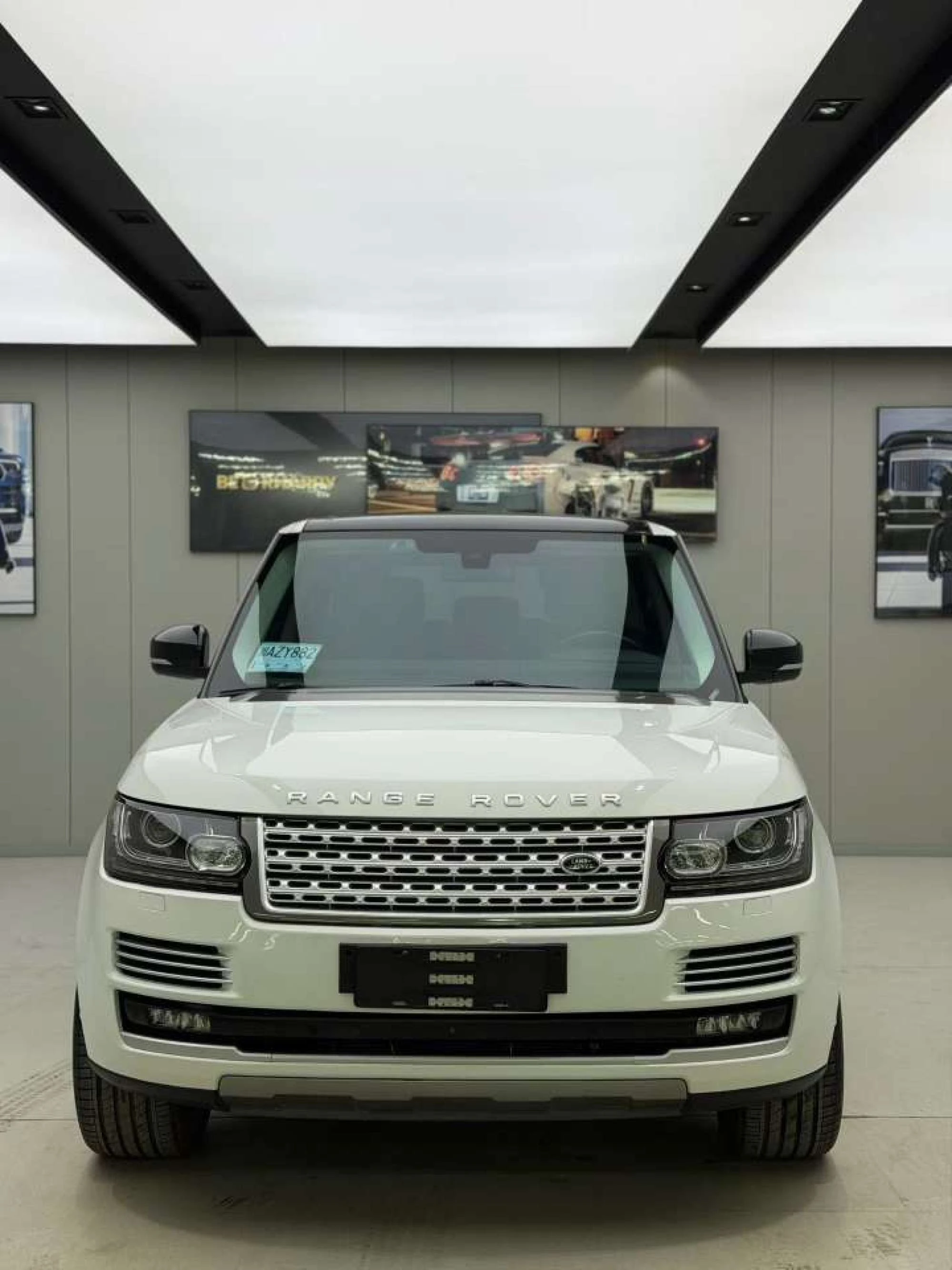 Land Rover Range Rover 3.0L SC V6 Vogue LWB - exterior