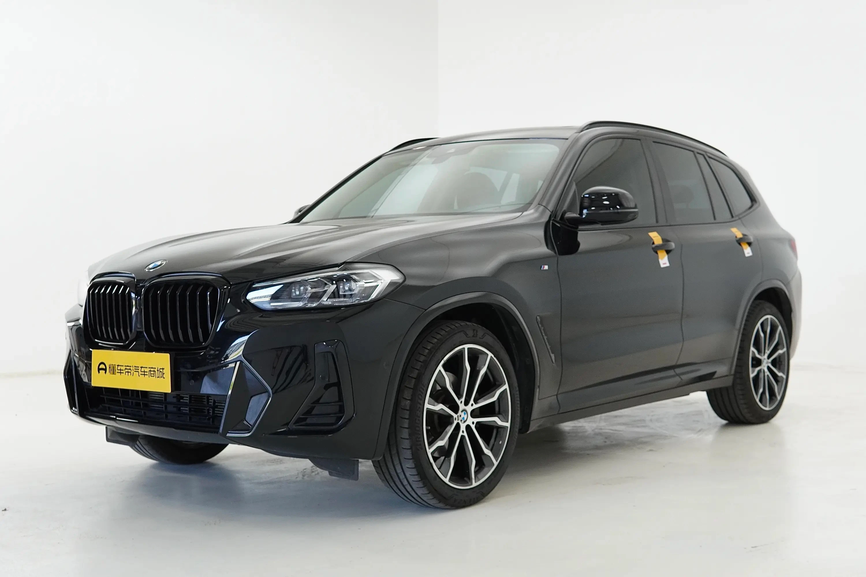 BMW X3 30i Leading