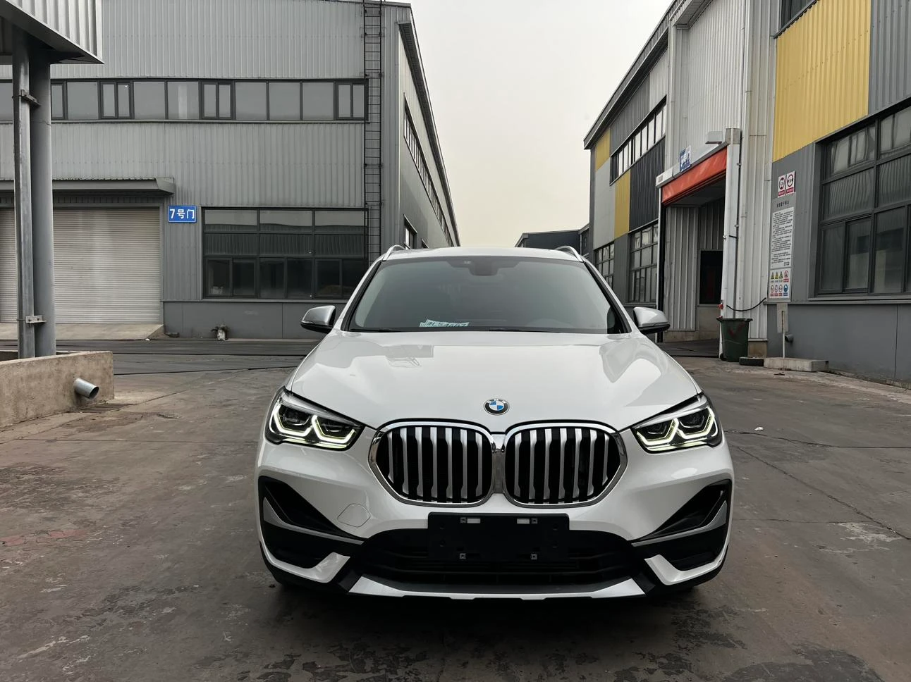 BMW X1  xDrive25Li  - exterior