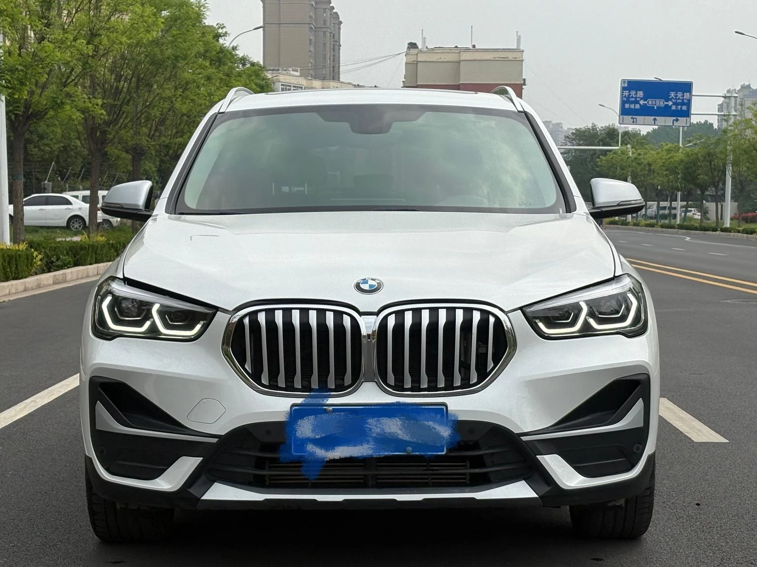 BMW X1 xDrive25Li Luxury - exterior