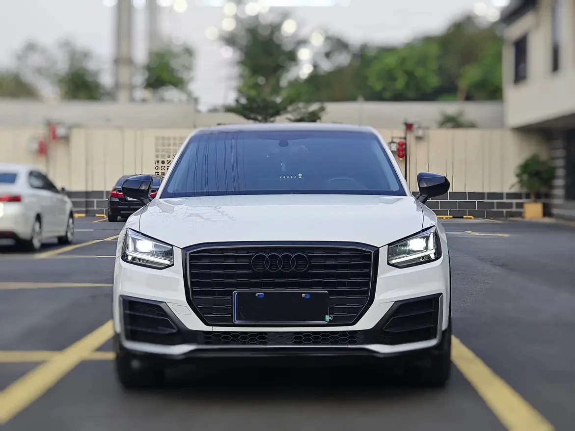 Audi Q2L 35TFSI  - exterior