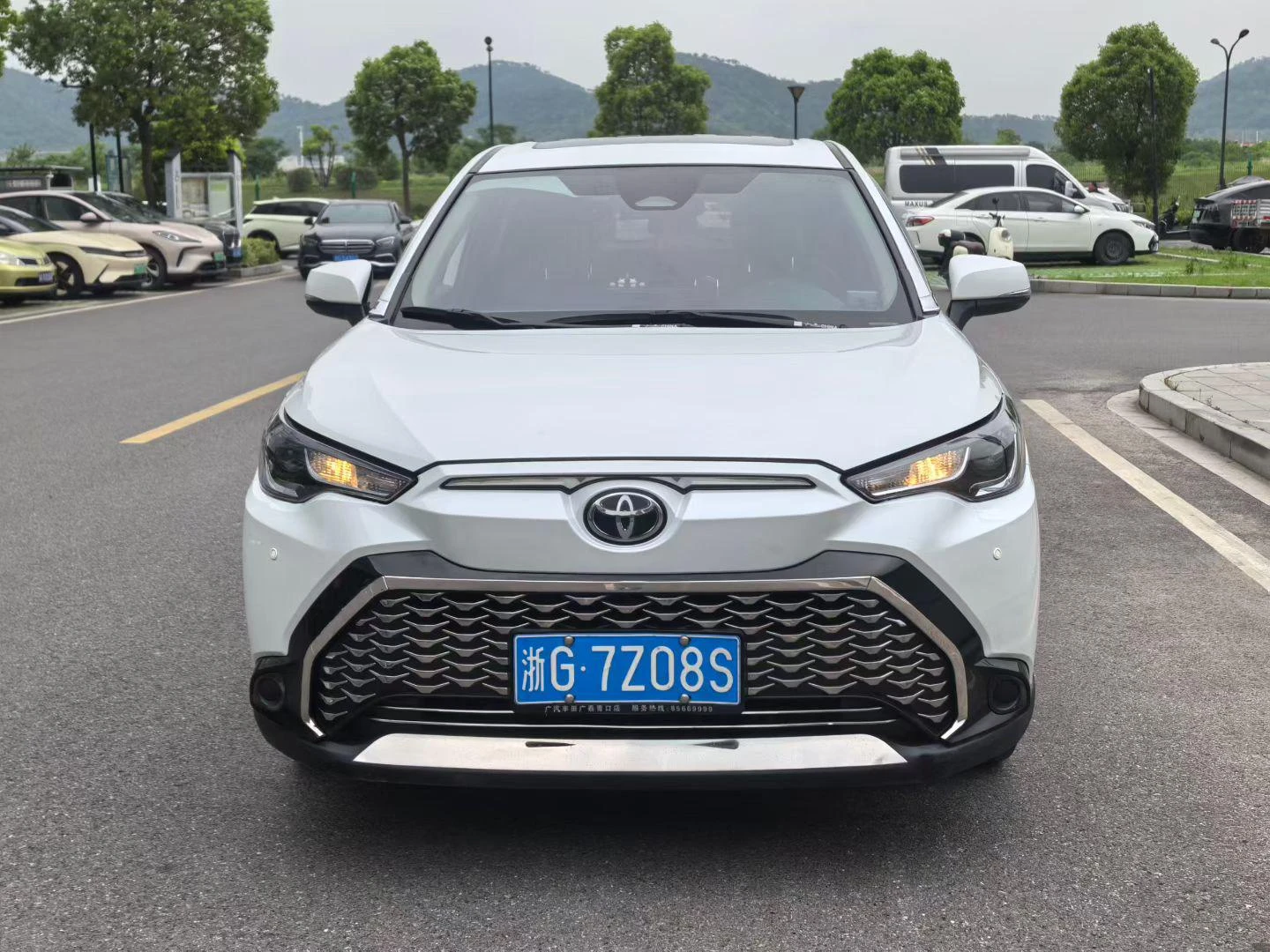 Toyota Frontlander 2.0L CVT Sport Edition - exterior