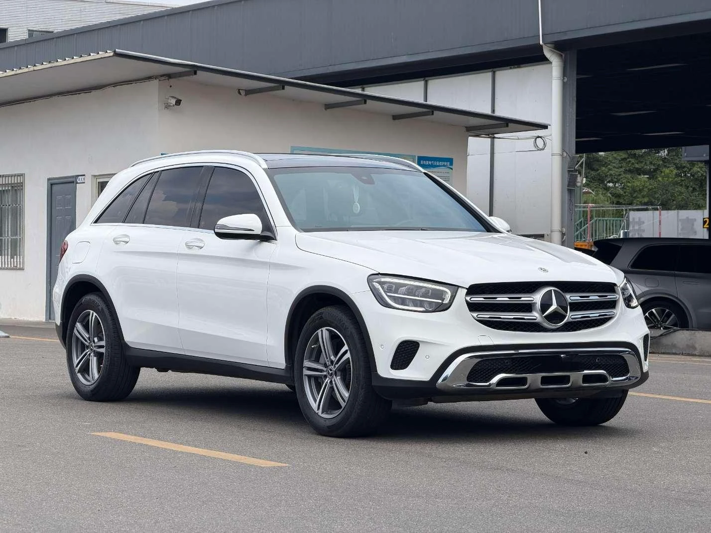 Mercedes-Benz GLC-Class GLC260 L 4MATIC Luxury Edition - exterior
