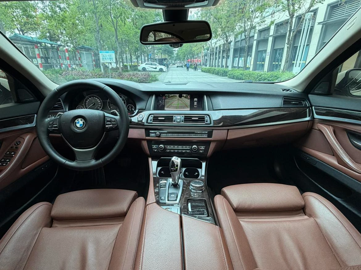 BMW 535 Li - interior