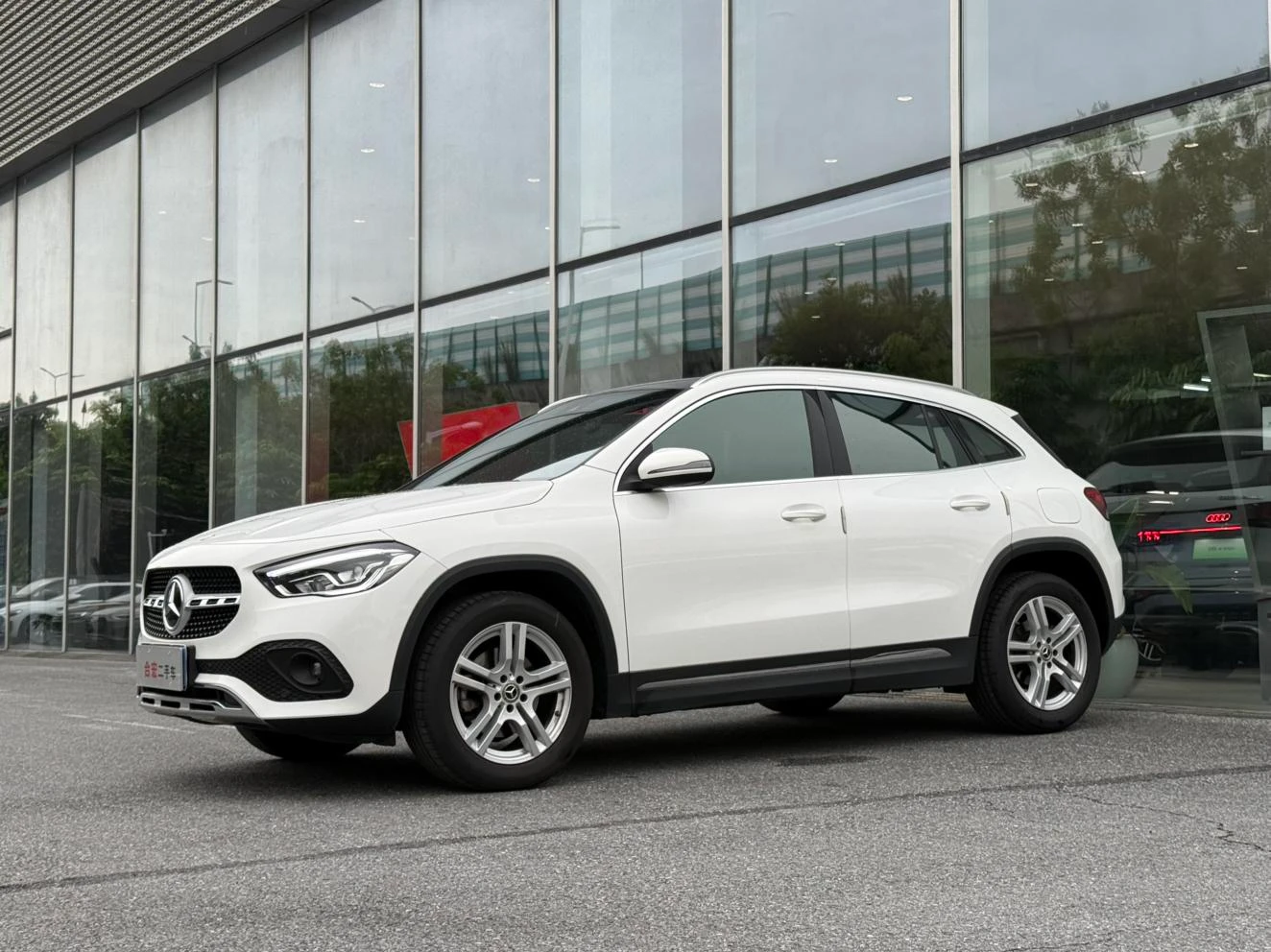 Mercedes-Benz GLA-class 220 - exterior