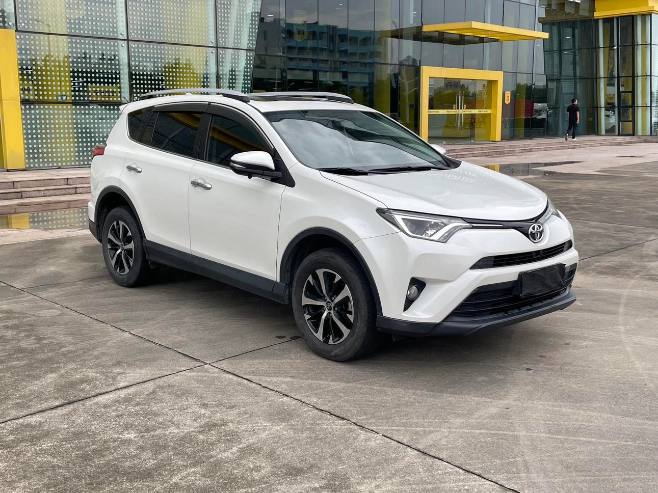 Toyota RAV4  - exterior