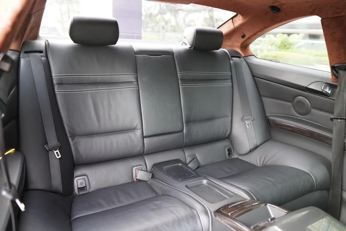 BMW 3 Series  320i Coupe - interior