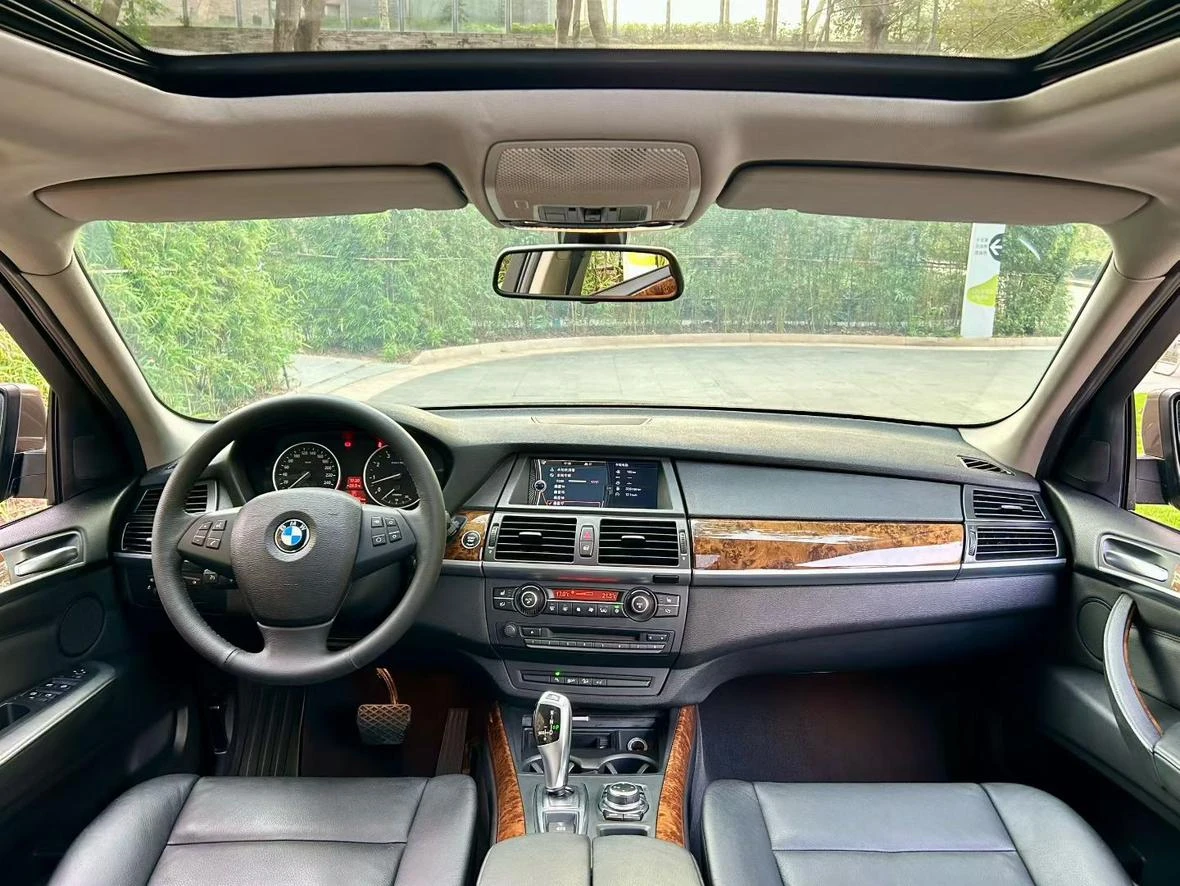 BMW X5 xDrive35i  - interior