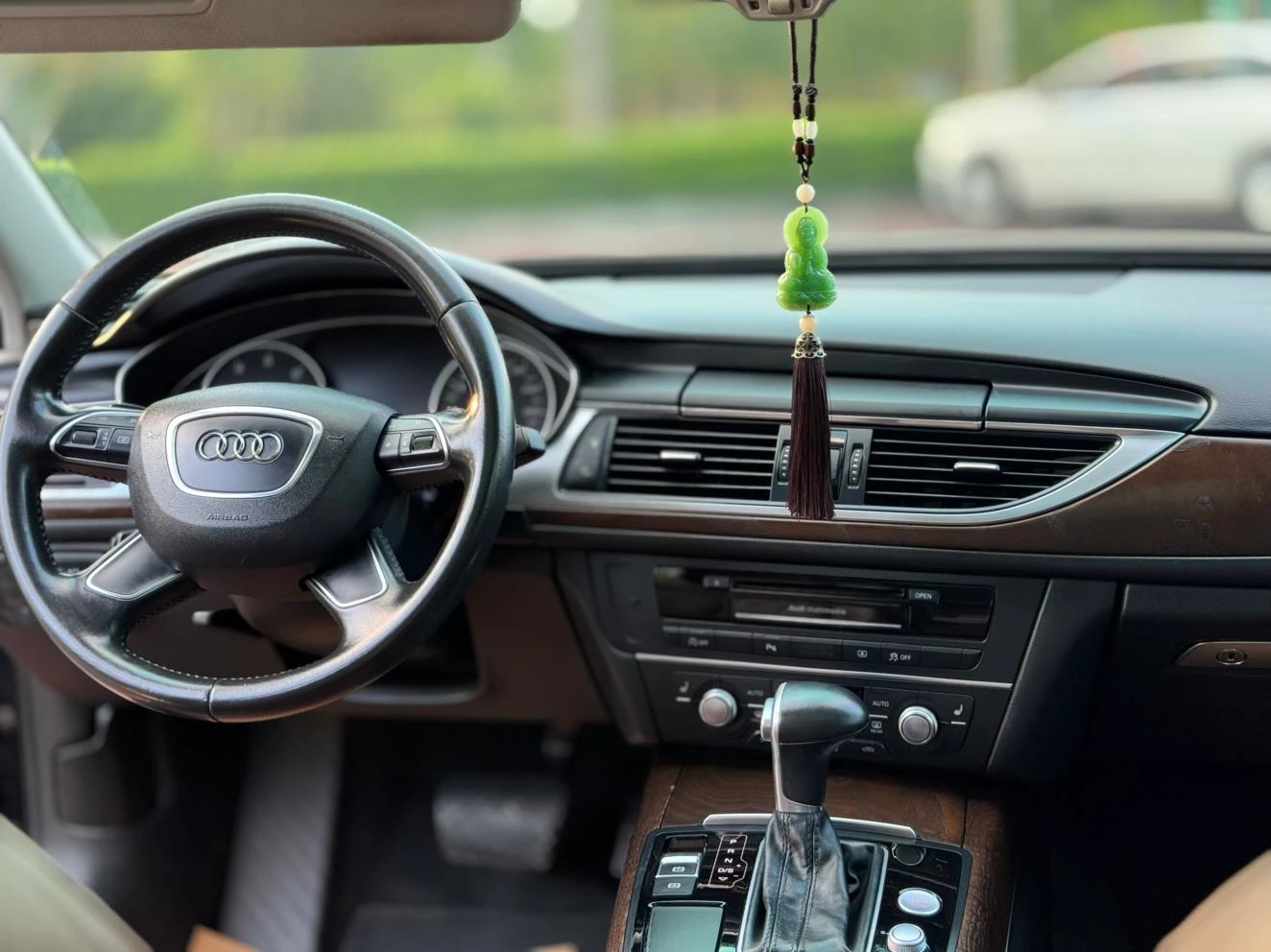 Audi A6L - interior