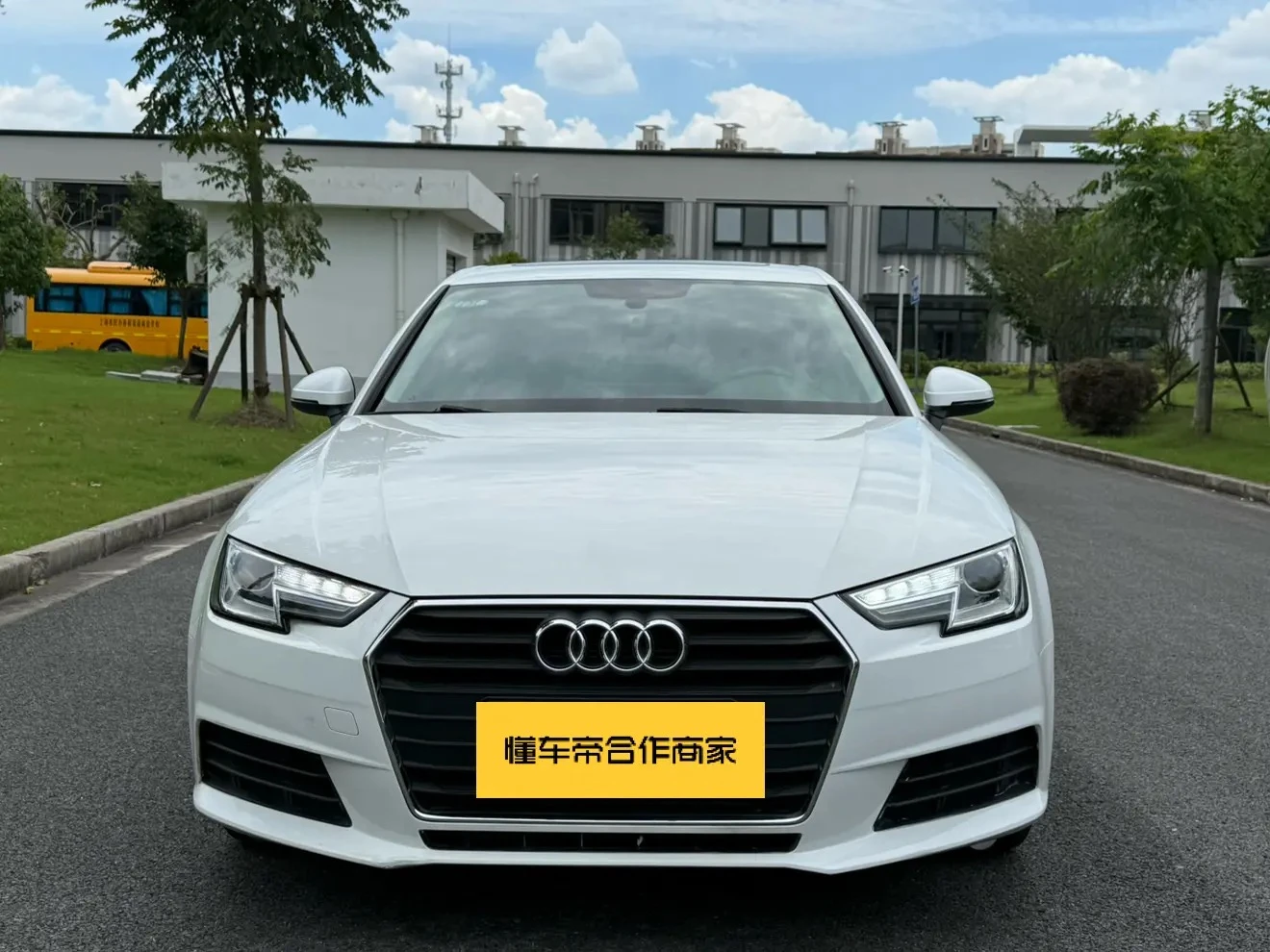 Audi A4L 40 TFSI Progressive - exterior