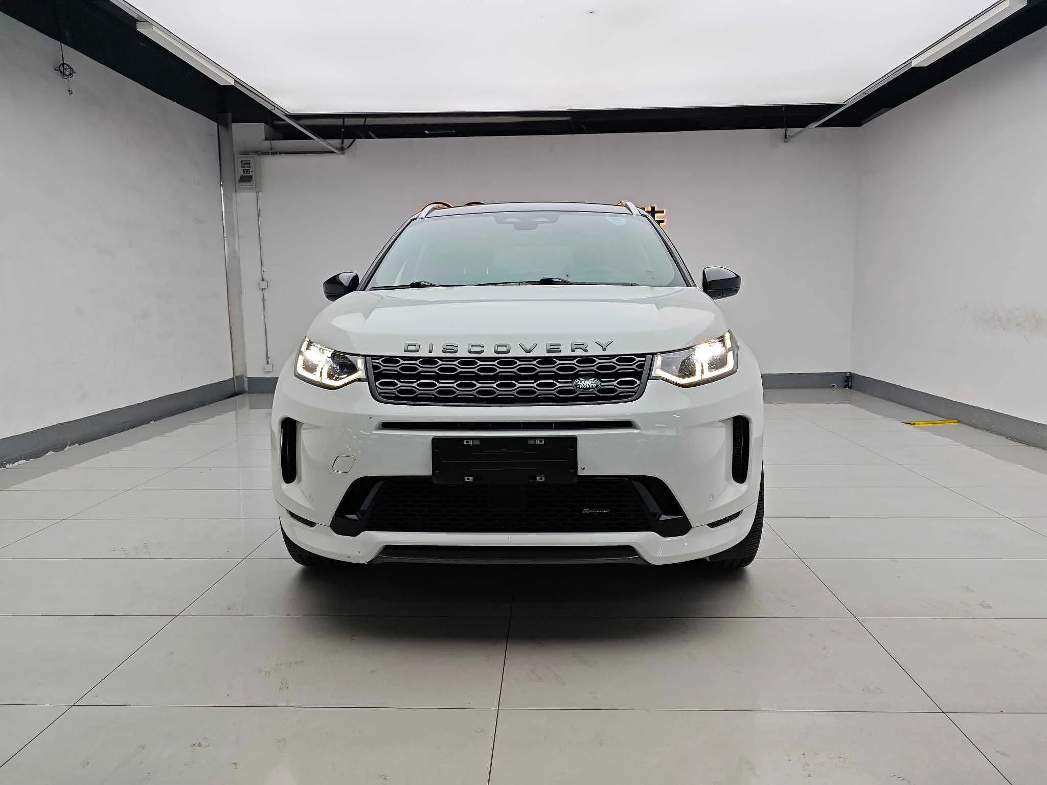 Land Rover Discovery Sport 249PS R-Dynamic - exterior