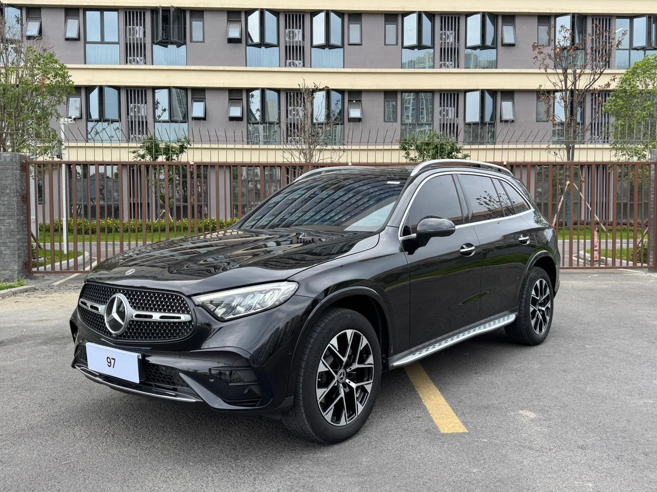 Mercedes-Benz GLC-Class GLC260 L Facelift 4MATIC Luxury Edition - exterior