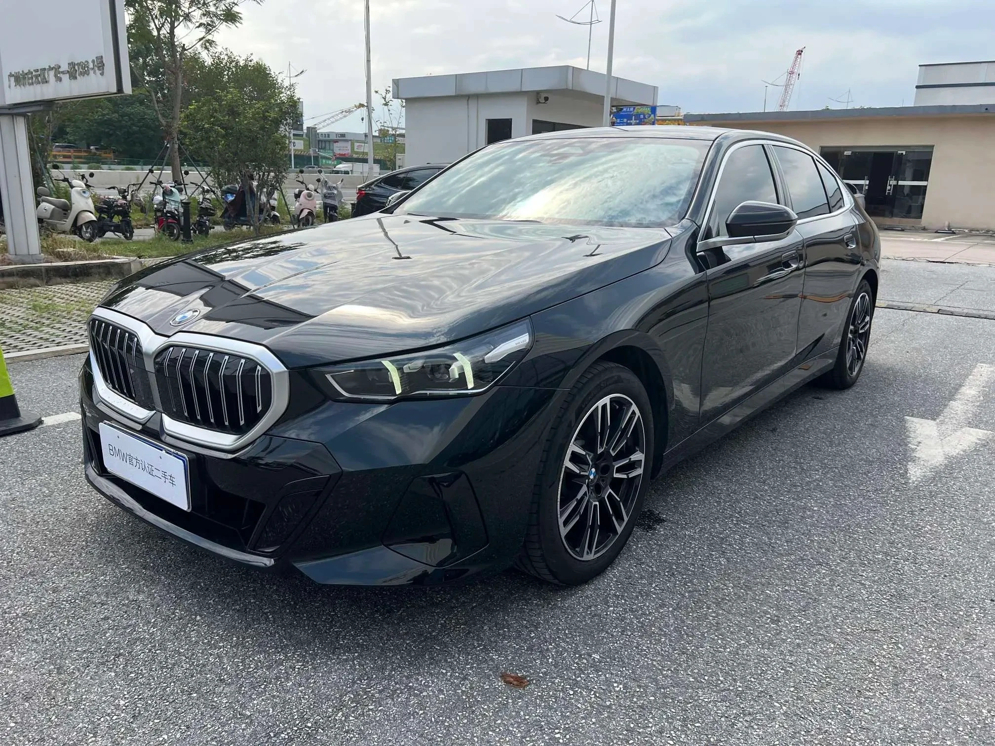 BMW 5 Series 530Li Leading