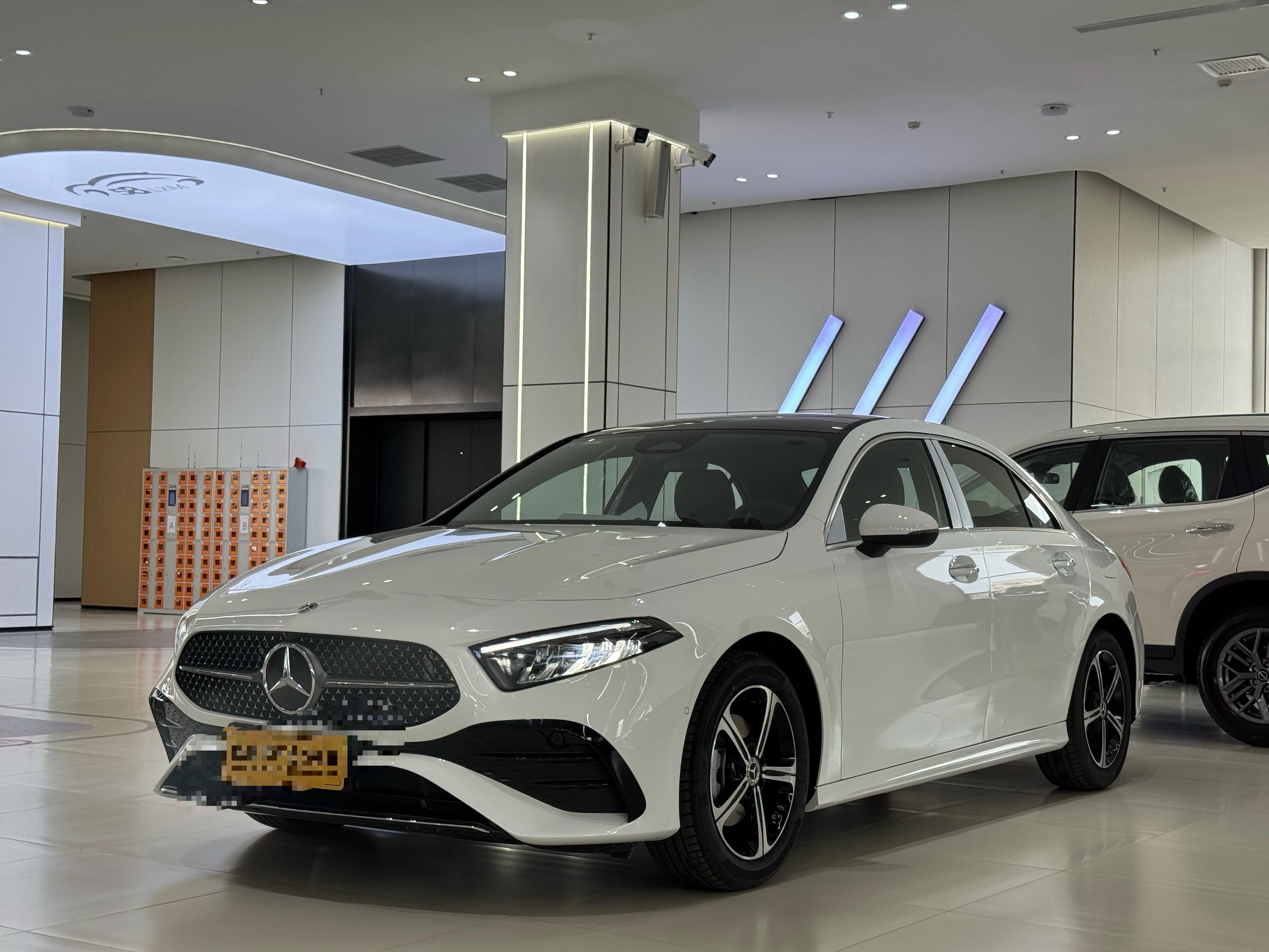Mercedes-Benz A200L 