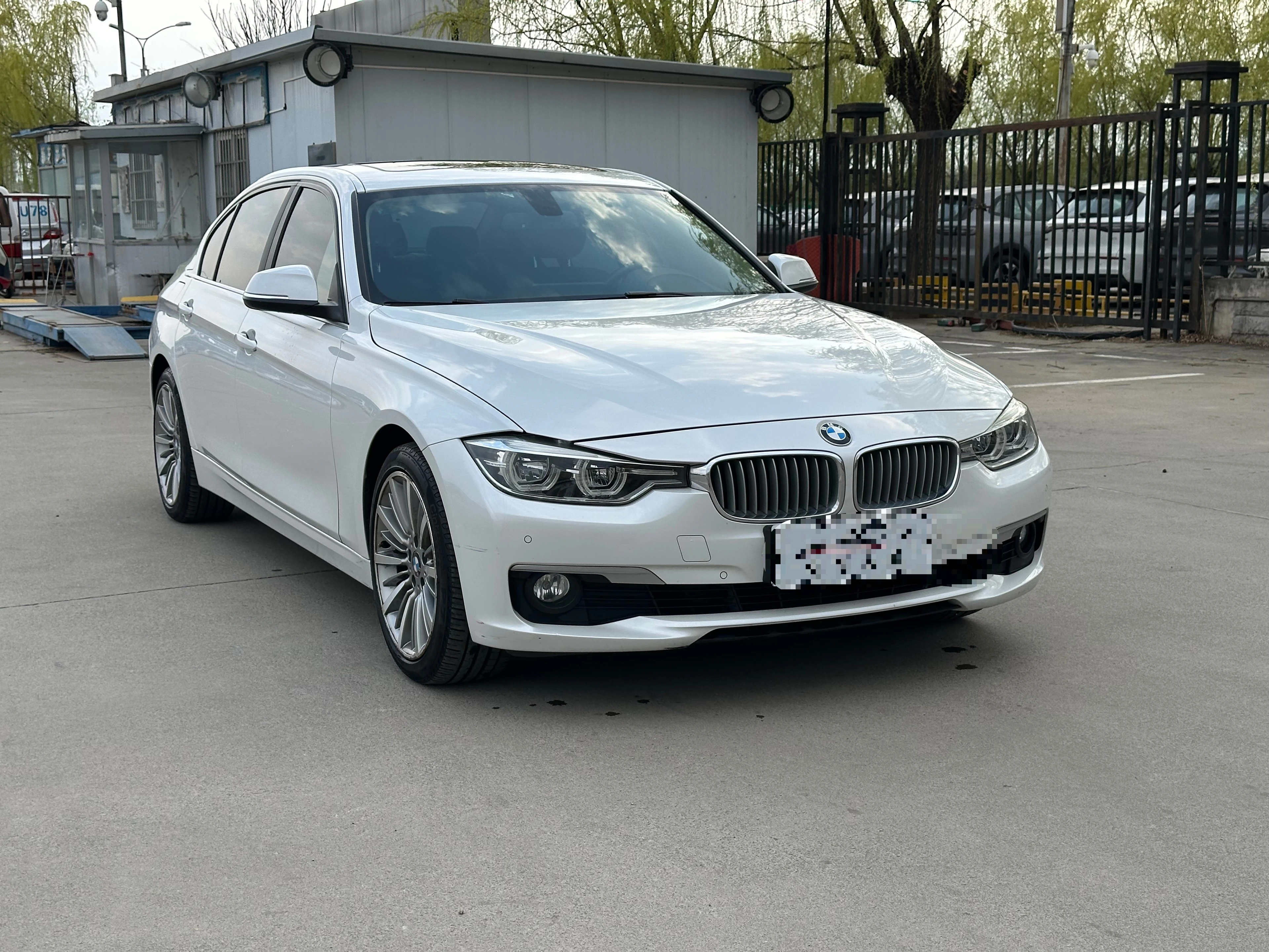 BMW 320Li   - exterior