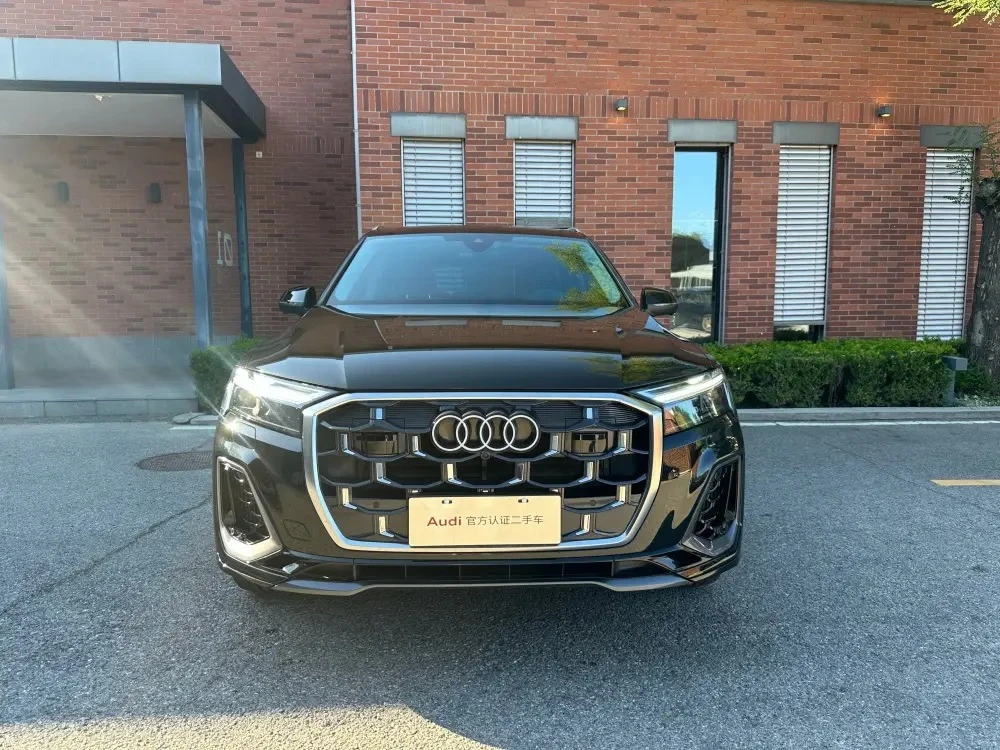 Audi Q7 55 TFSI Sport Trim - exterior