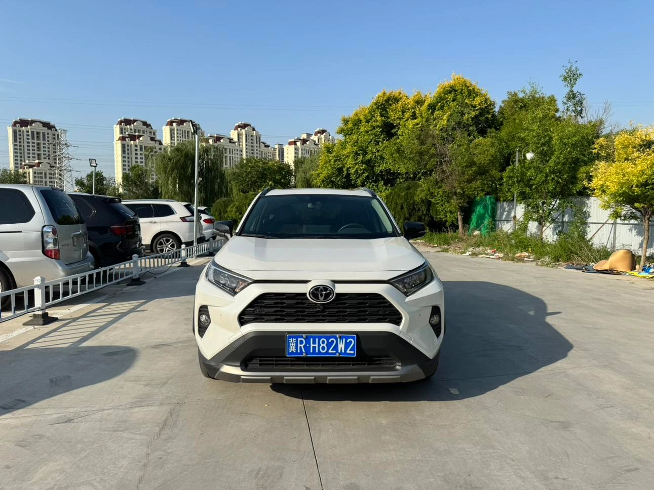 Toyota RAV4  2.0L CVT 4WD PLUS - exterior