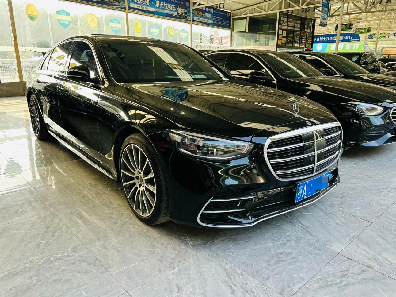 Mercedes-Benz S-Class S400L Luxury - exterior