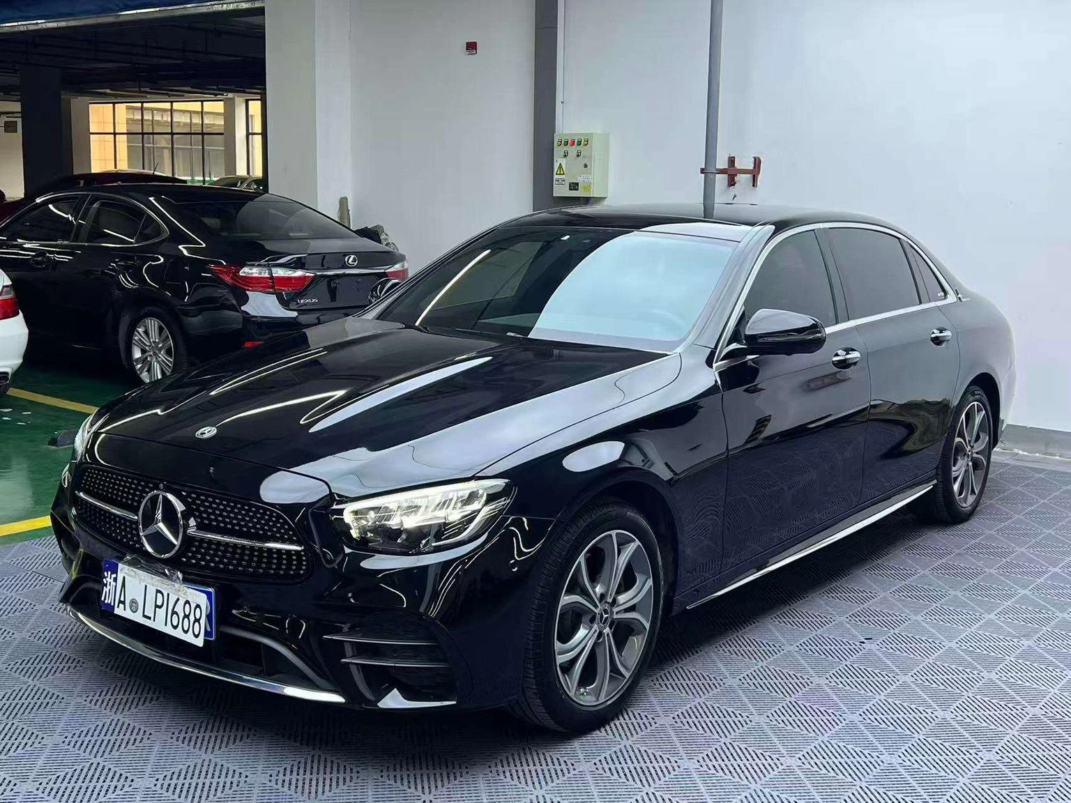 Mercedes-Benz E-Class  300 L Luxury Edition Sport Sedan