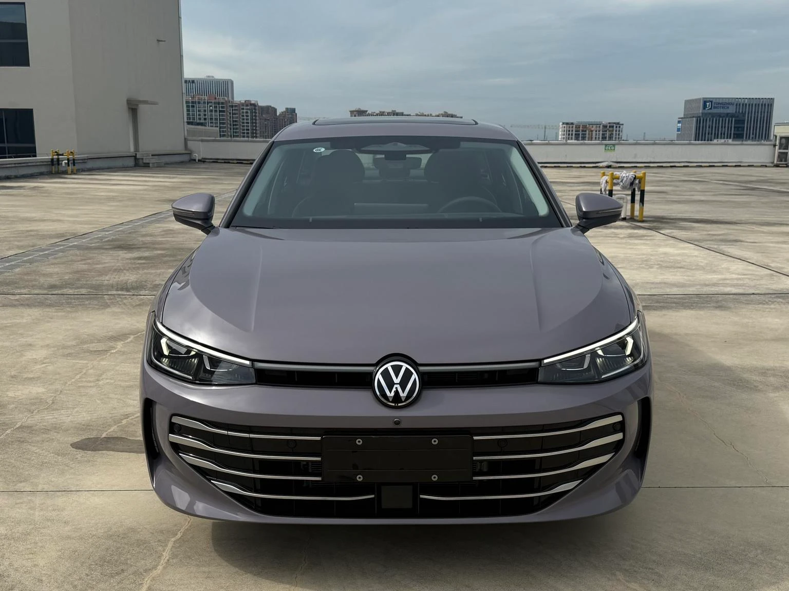 Volkswagen Passat Pro 380TSI Dragon Honor Edition - exterior