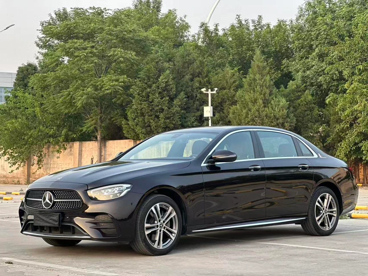 Mercedes-Benz E-class 260 L Sports Sedan
