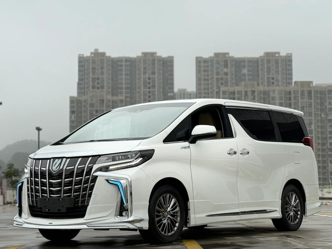 Toyota Alphard 2.5L Intelligent Hybrid AWD Premium Edition