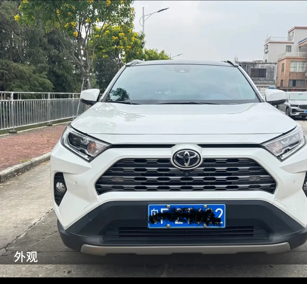 Toyota RAV4 CVT 2WD Premium Edition - exterior