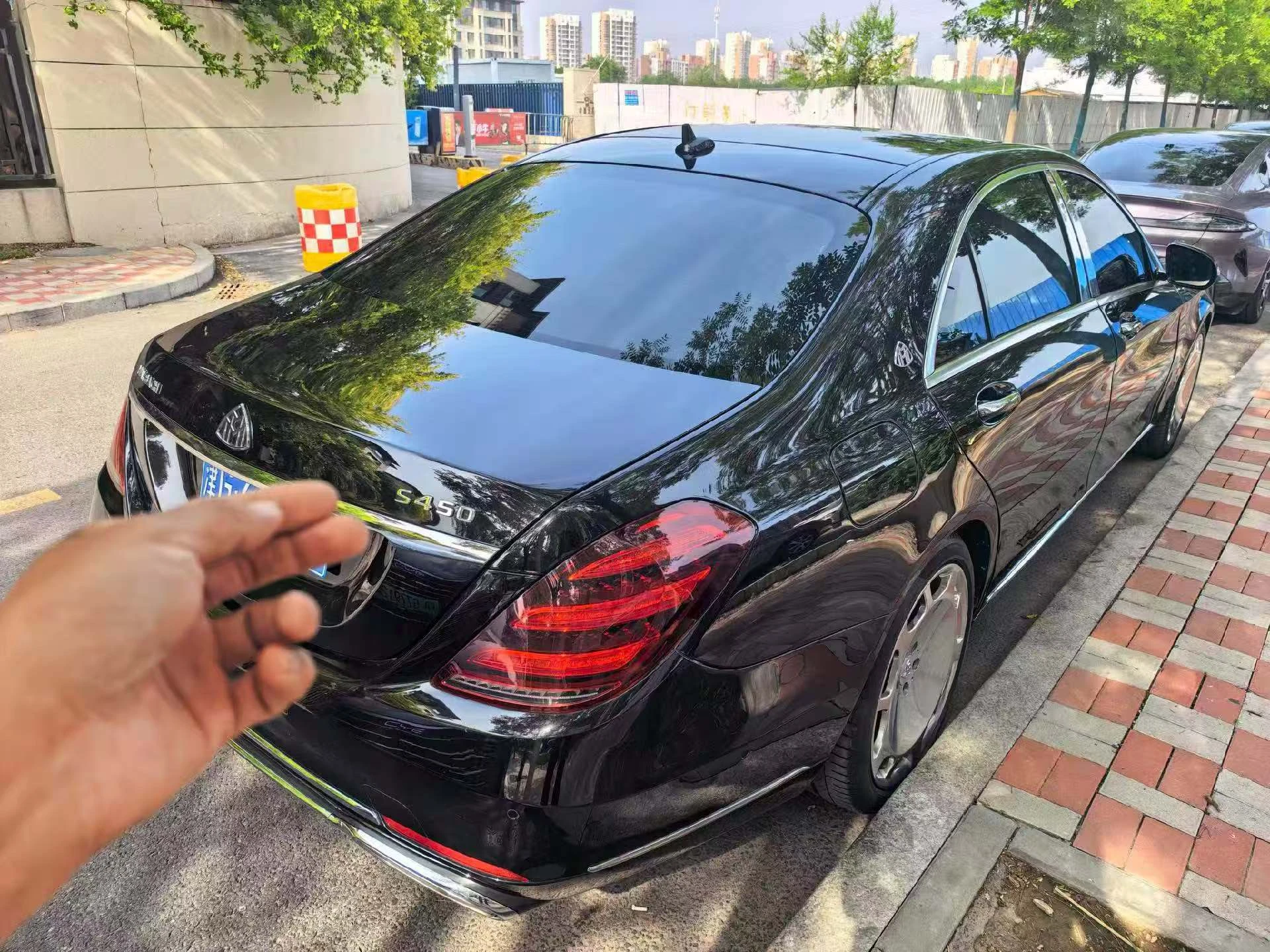Mercedes-Benz S400  L 4MATIC - exterior