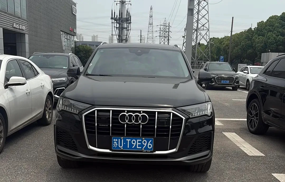 Audi Q7 55 TFSI Sport Trim - exterior