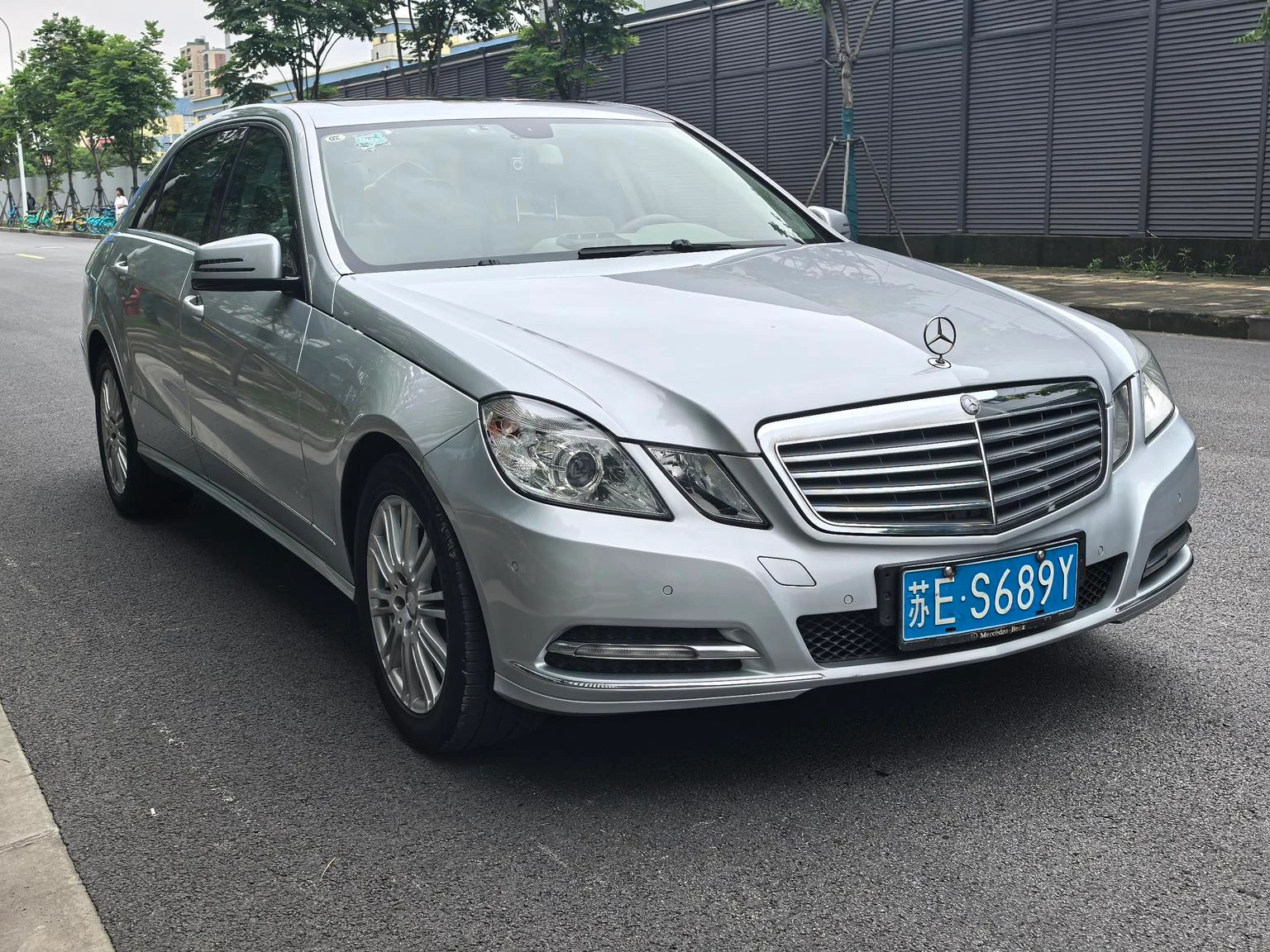 Mercedes-Benz E260 l CGI - exterior