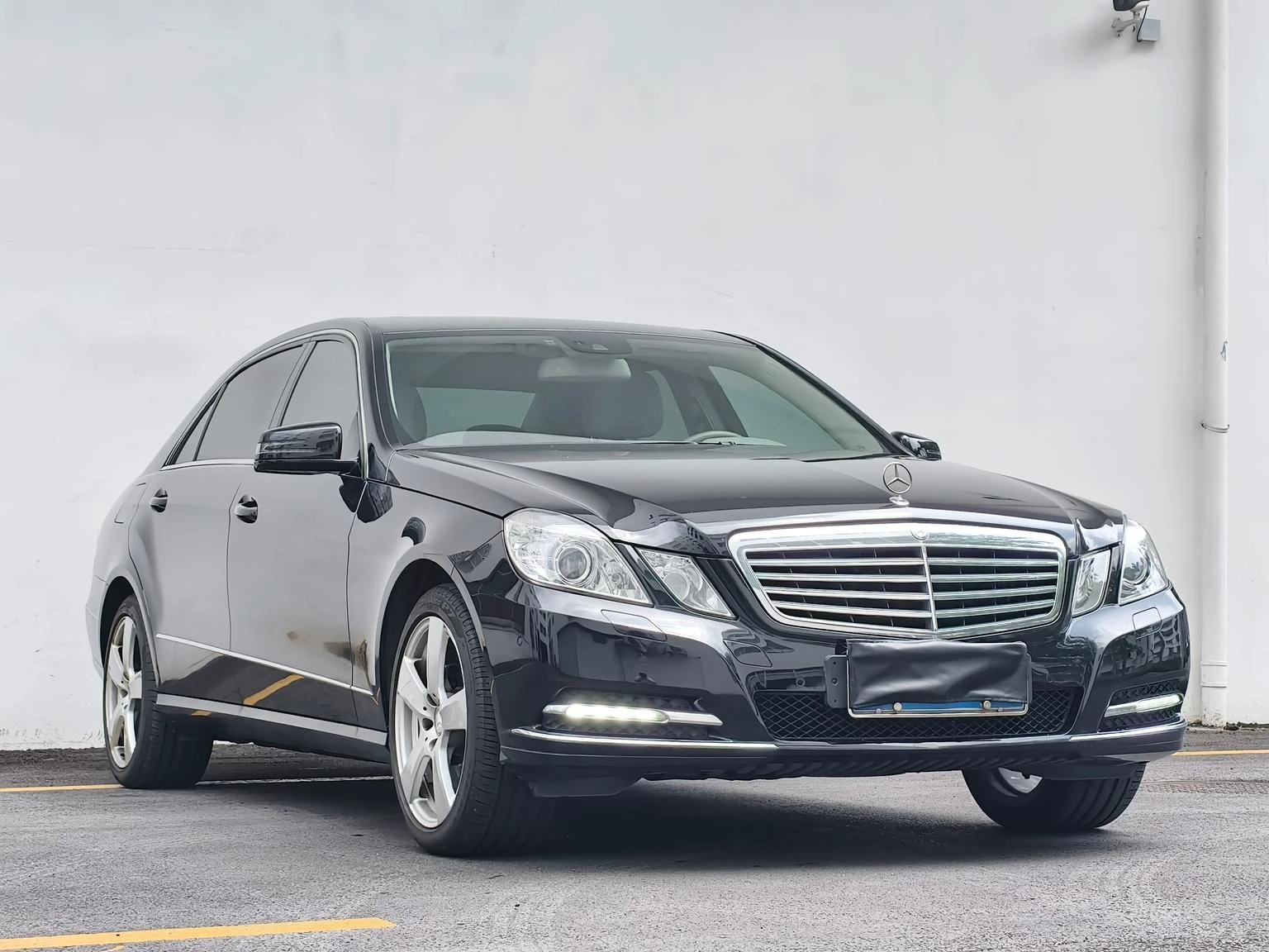 Mercedes-Benz E300 L  - exterior