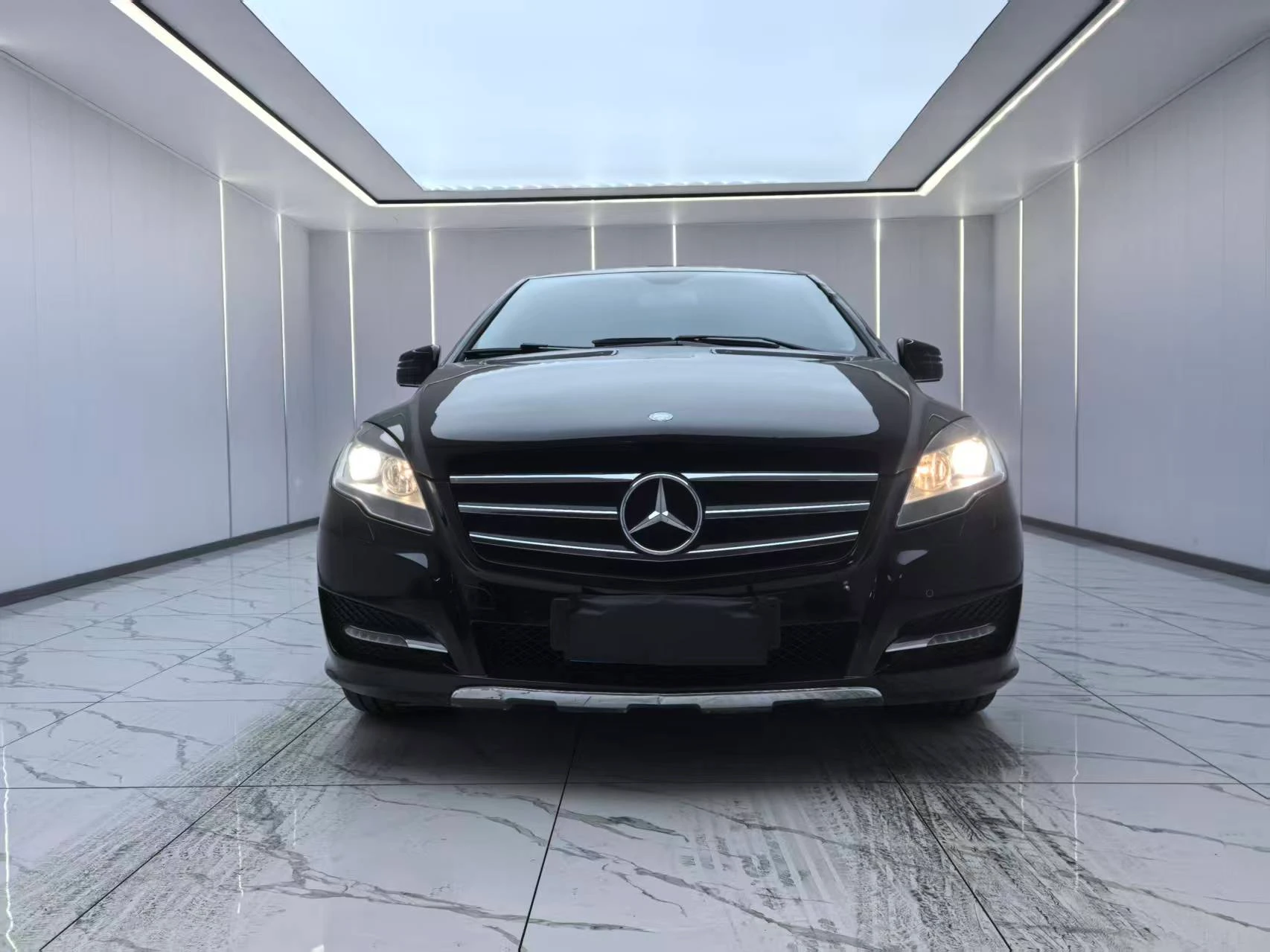 Mercedes-Benz R320 4MATIC - exterior
