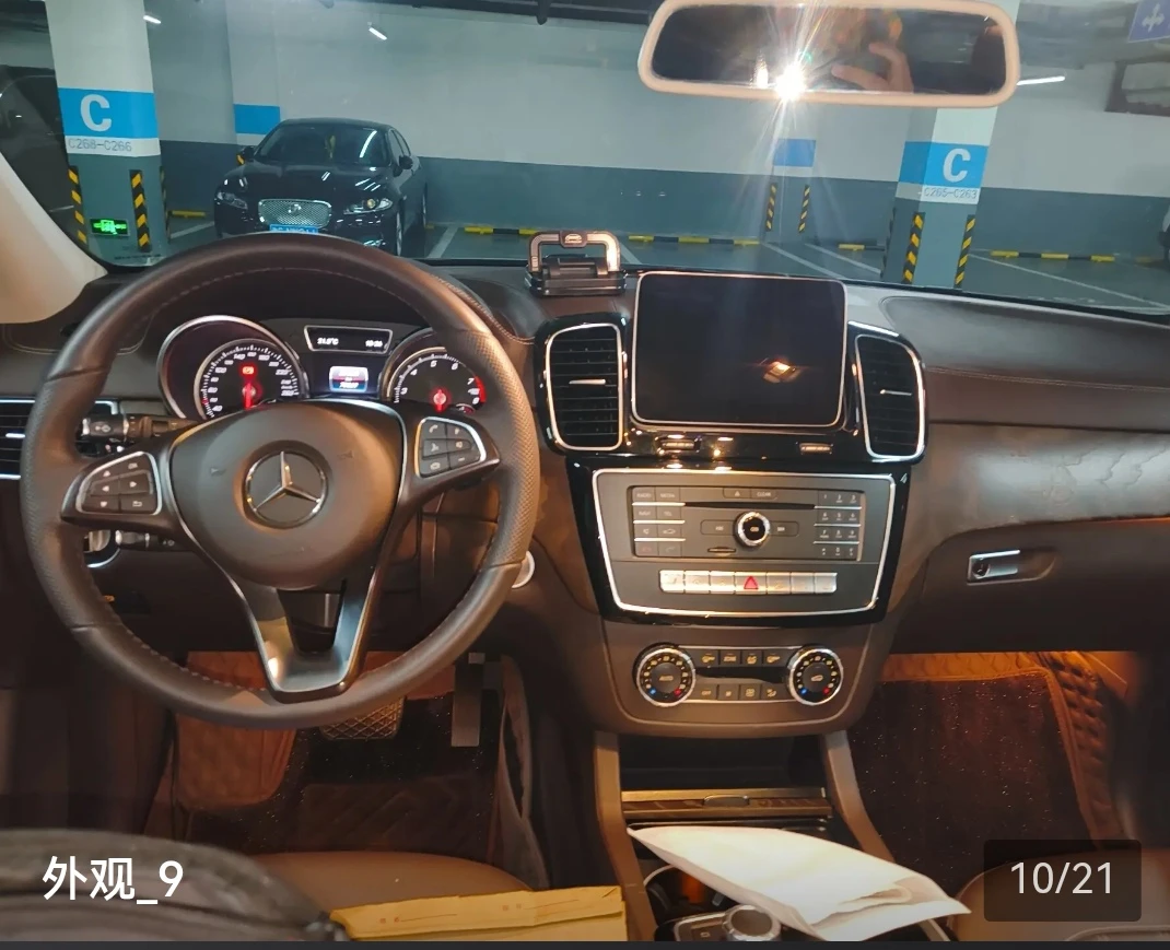 Mercedes-Benz GLE320 - interior