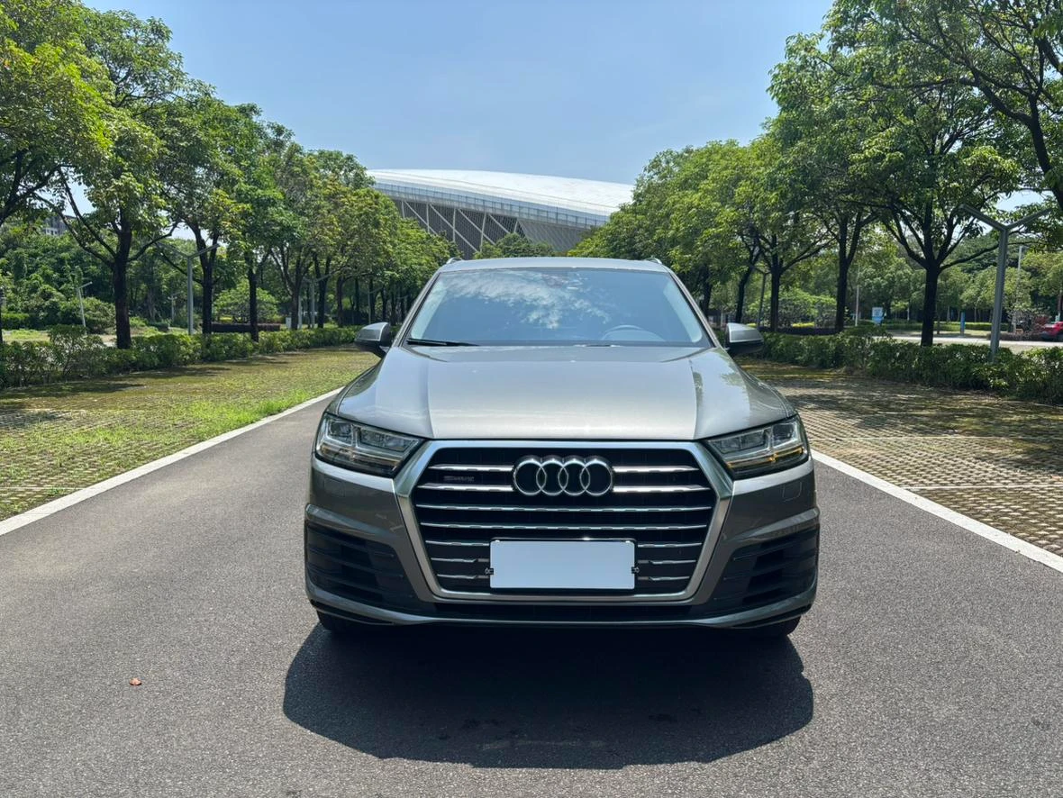 Audi Q7  40 TFSI  - exterior