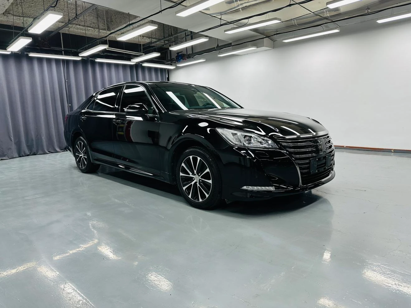 Toyota Crown 2.0T Fashion - exterior