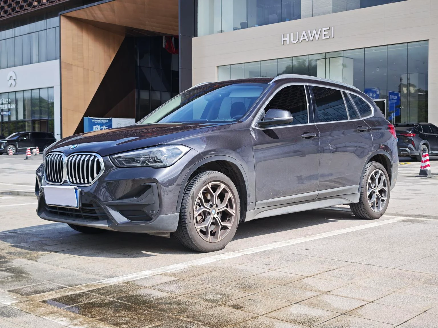 BMW X1 sDrive25Li Leading - exterior