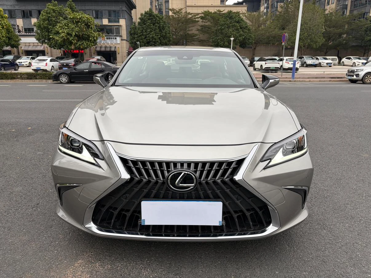Lexus ES 200 Excellence Edition - exterior
