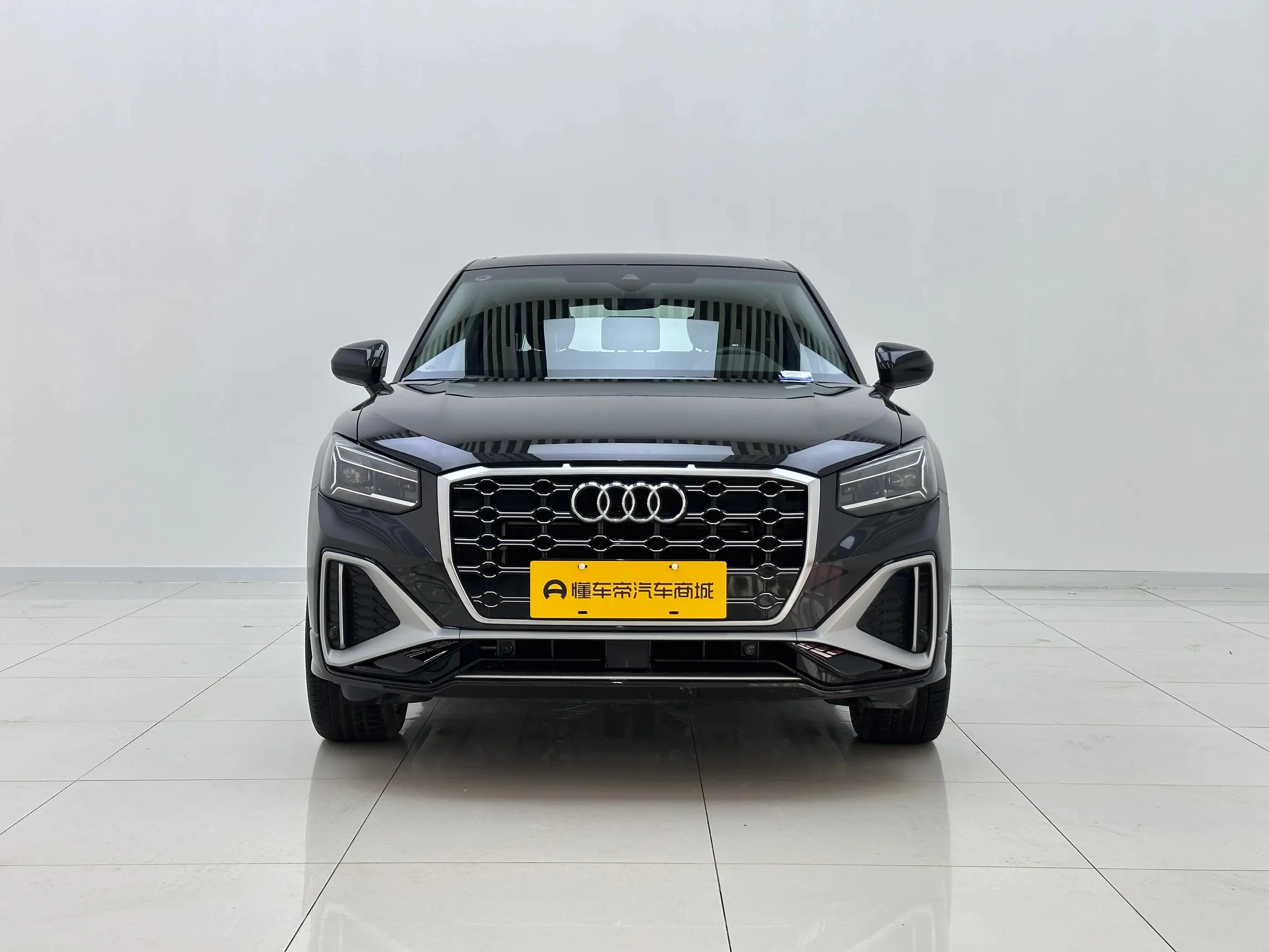 Audi Q2L 35TFSI Fashion Dynamic - exterior