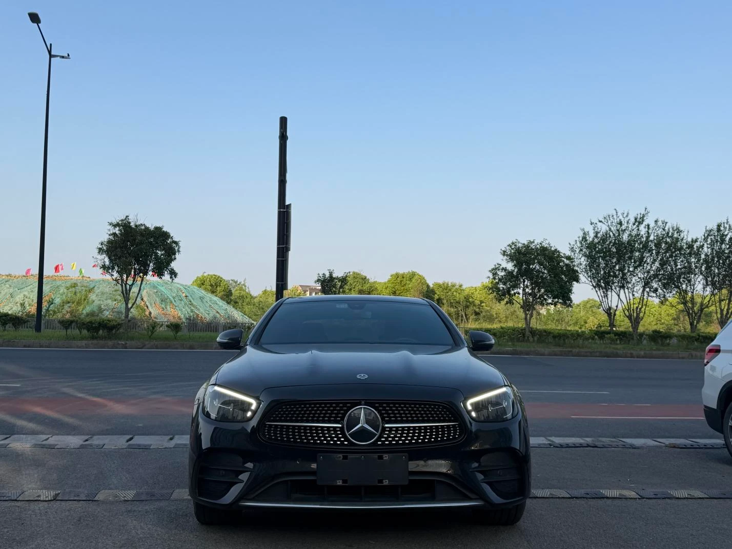Mercedes-Benz E-Class  300 L Luxury Edition Sport Sedan - exterior