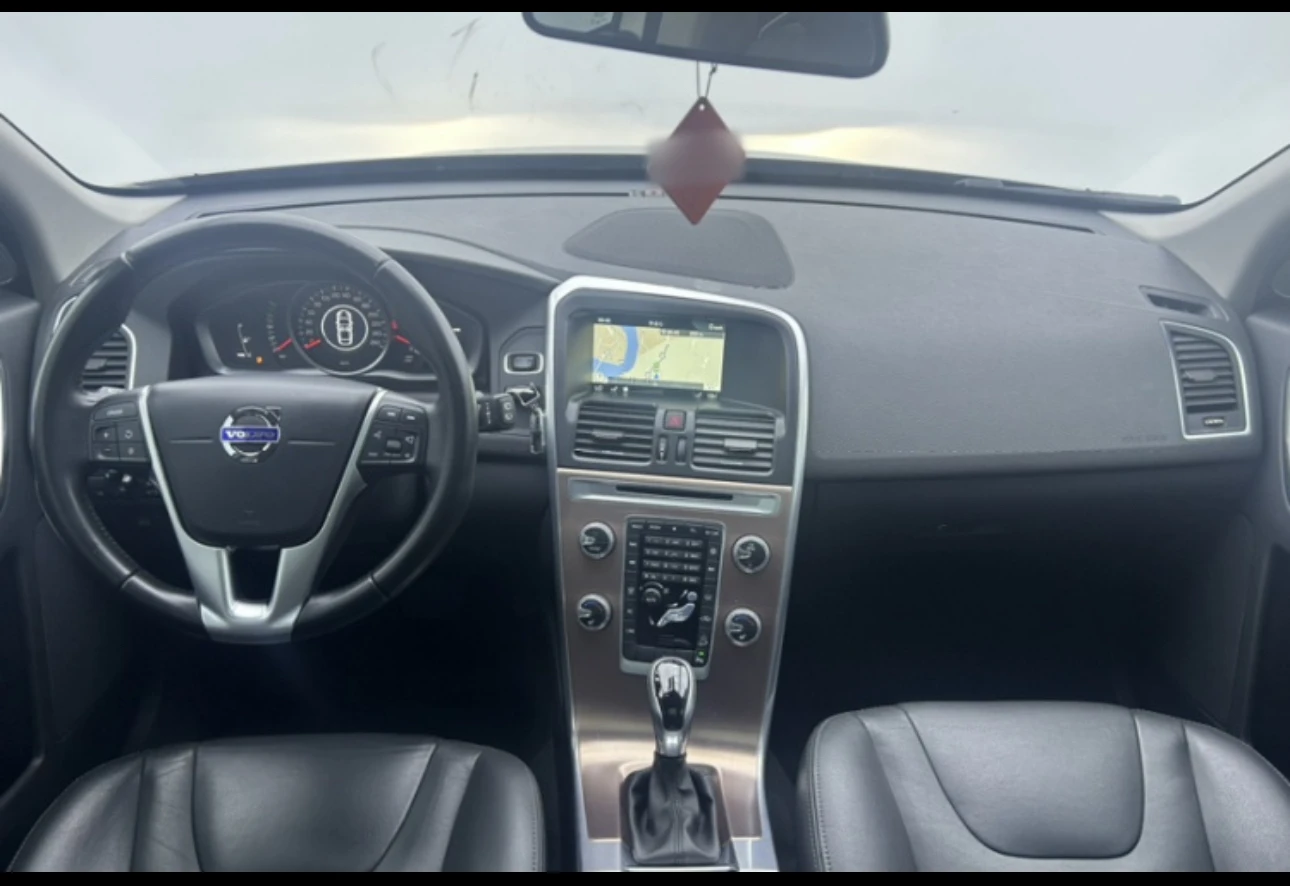 Volvo XC60 T5 FWD  - interior