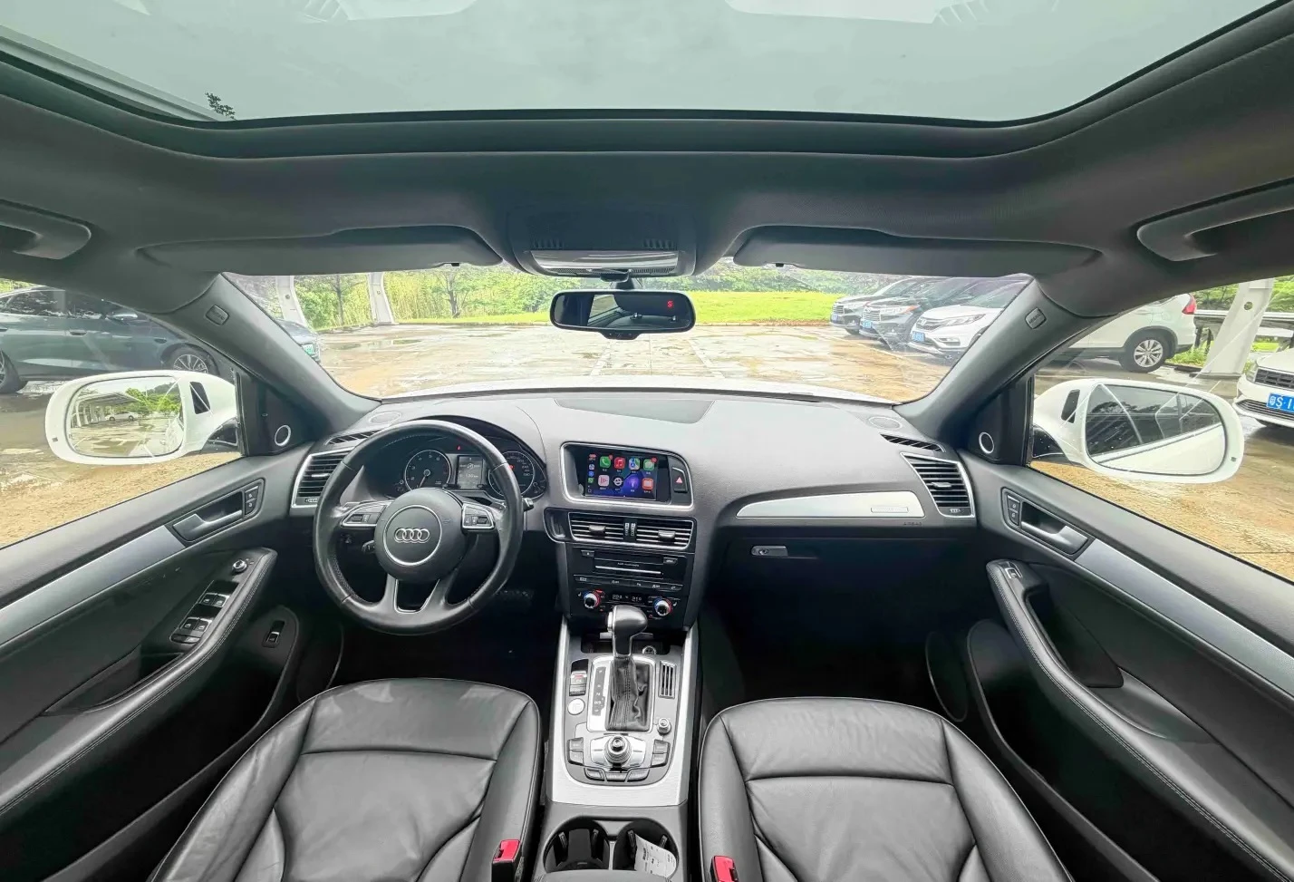 Audi Q5 45 TFSI Sport - interior