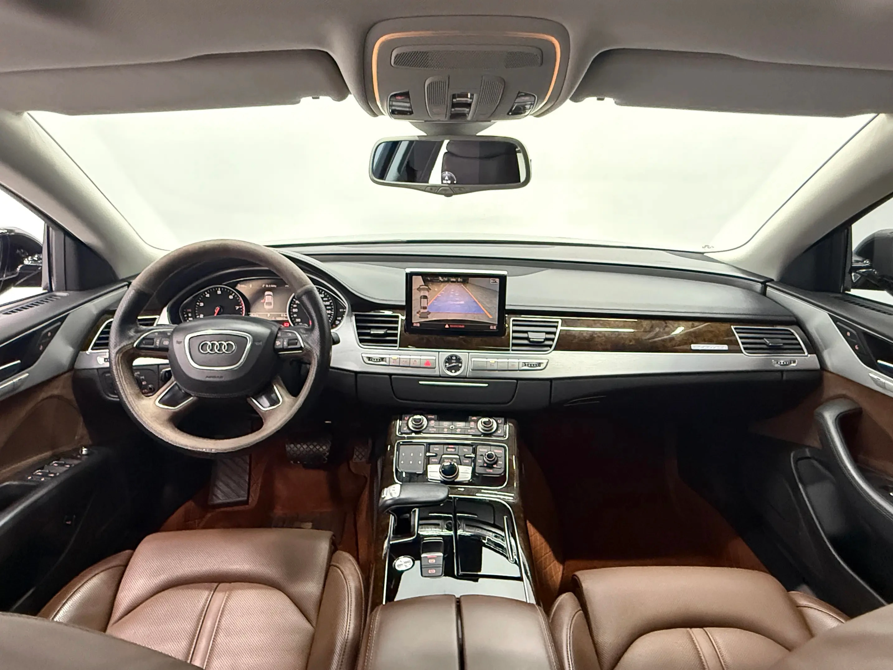 Audi A8L 45 TFSI  - interior