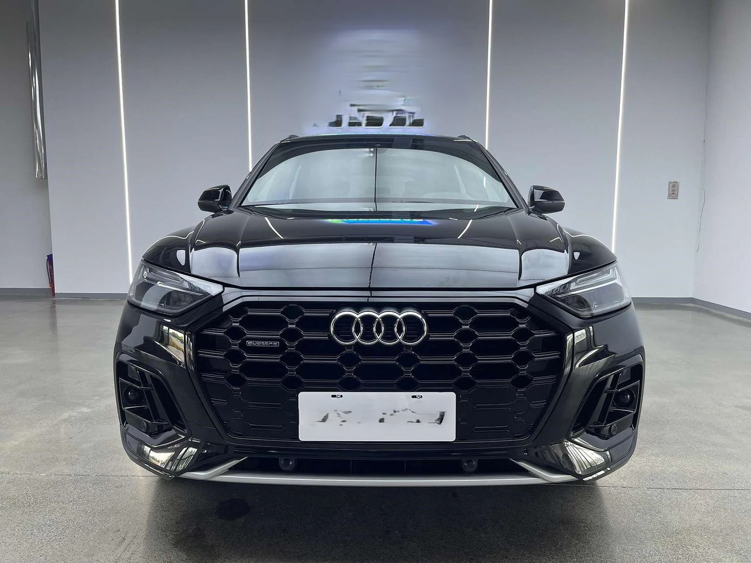 Audi Q5L 40 TFSI Luxury Sport - exterior