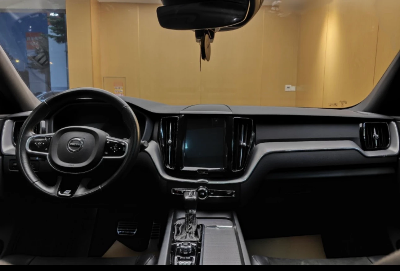 Volvo XC60 T5 AWD Sport  - interior