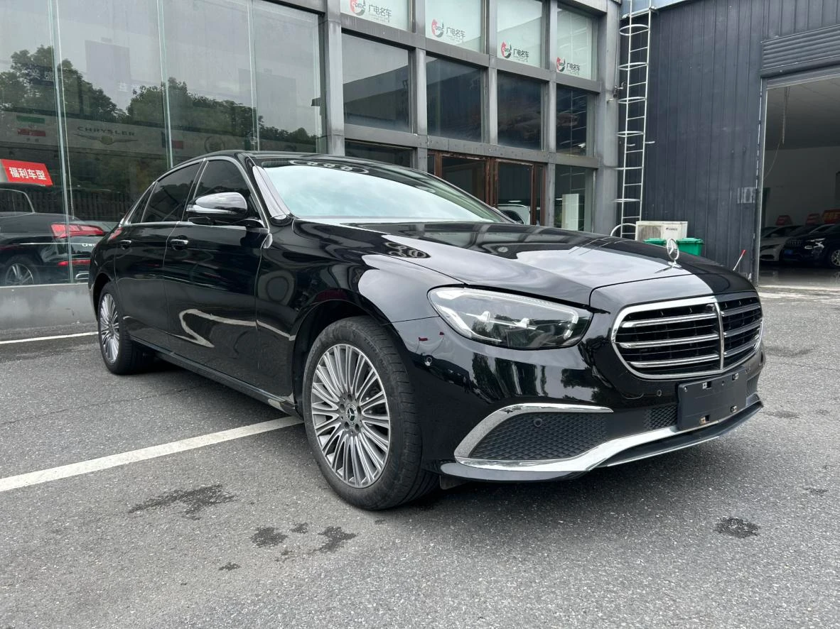 Mercedes-Benz E-Class  300 L Fashion Sedan - exterior