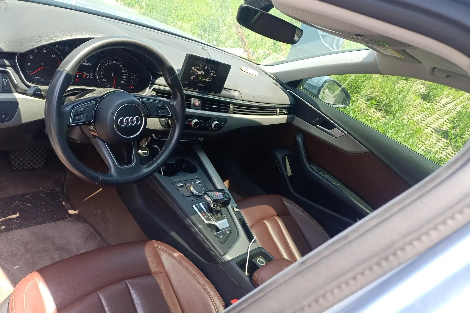 Audi A4L - interior