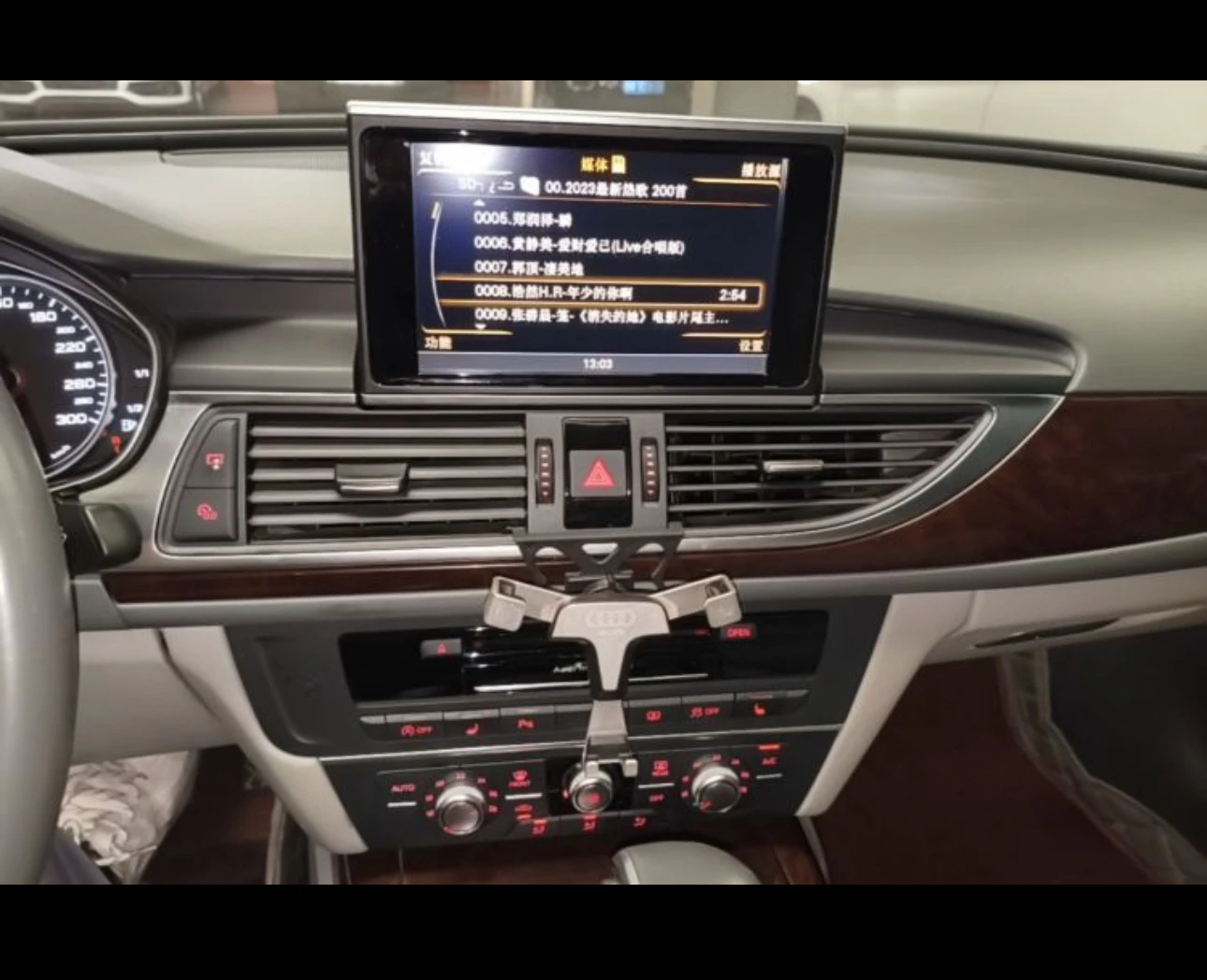 Audi A6L TFSI  - interior