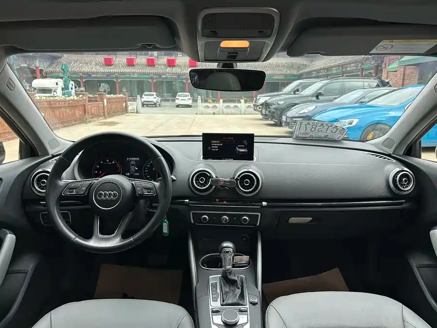Audi A3 Sportback 35 TFSI  - interior