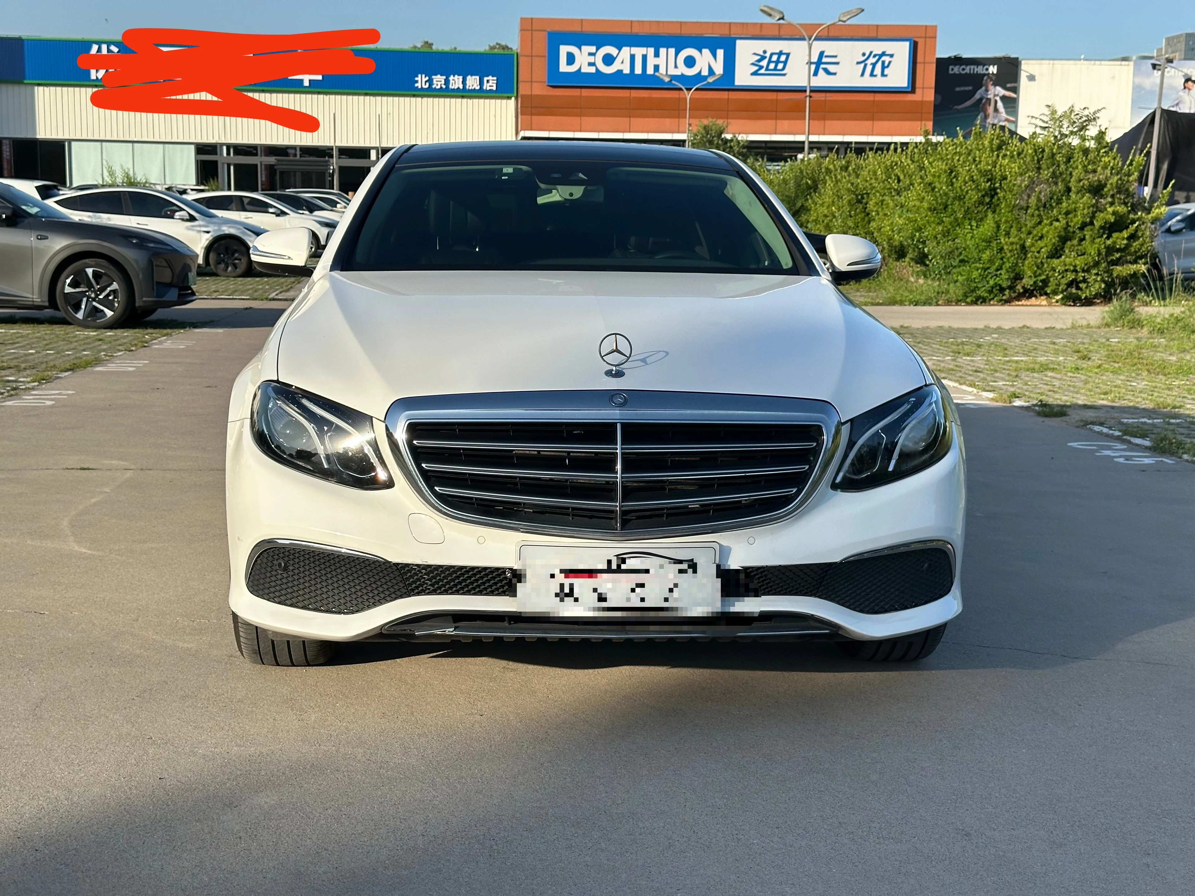 Mercedes-Benz E200L   - exterior
