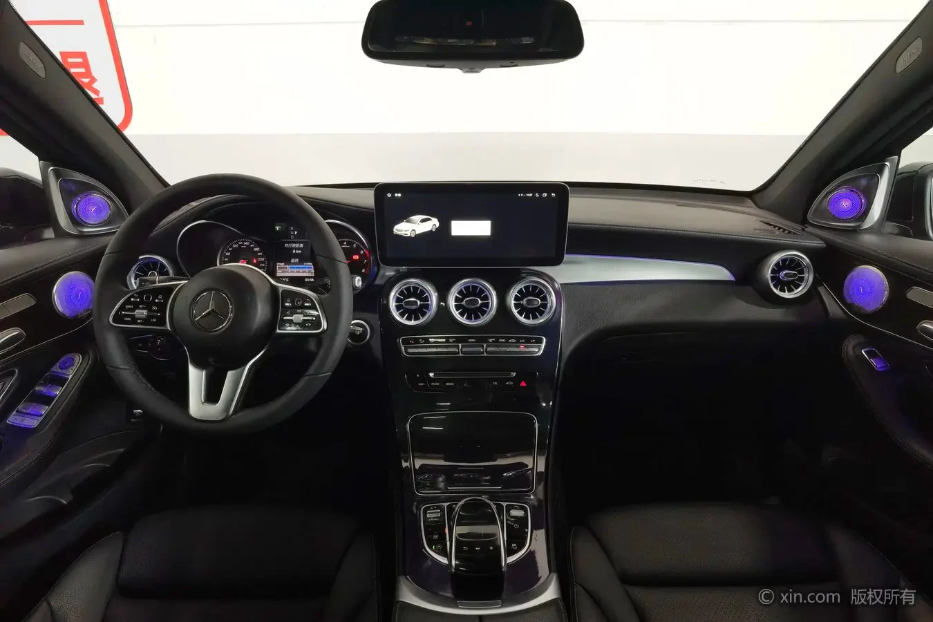 Mercedes-Benz GLC260 - interior